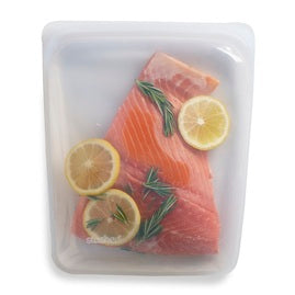 Marinada de salmão guardada numa bolsa Stasher