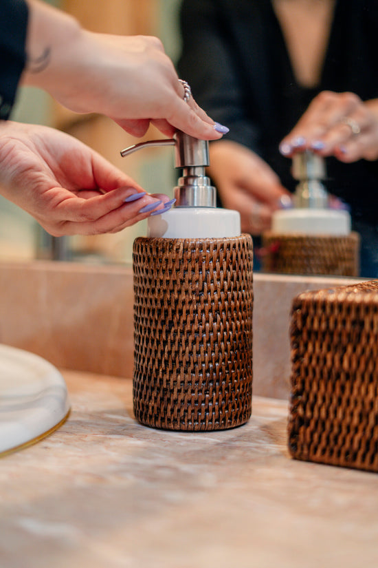 Doseador de Sabonete Líquido com Rattan