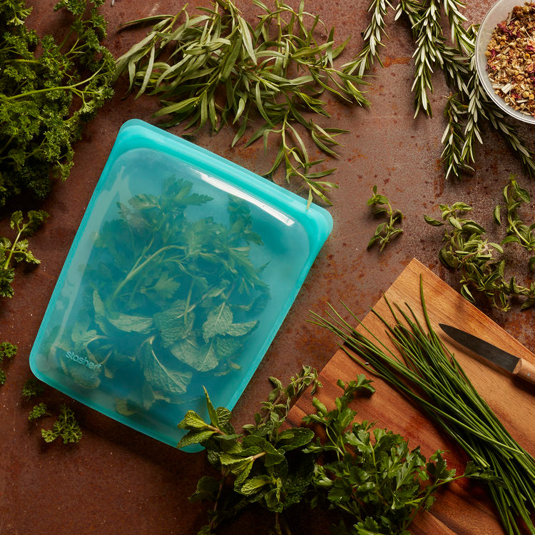 Bolsa Stasher com ervas aromáticas